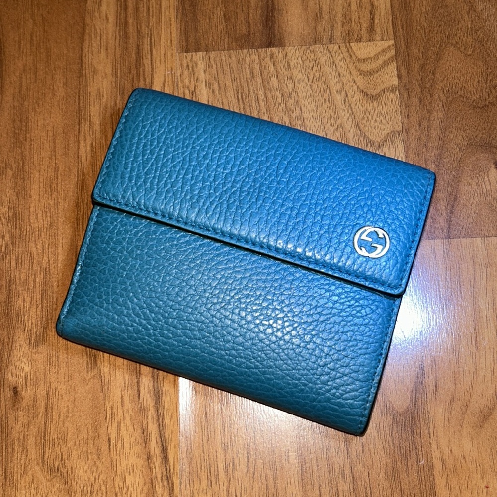 Authentic Gucci Teal Leather Wallet with Logo